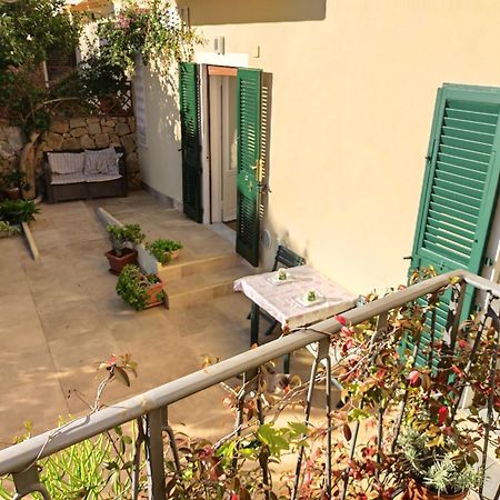 Il Giardino Di Tatiana Rooms & Breakfast La Maddalena  Buitenkant foto