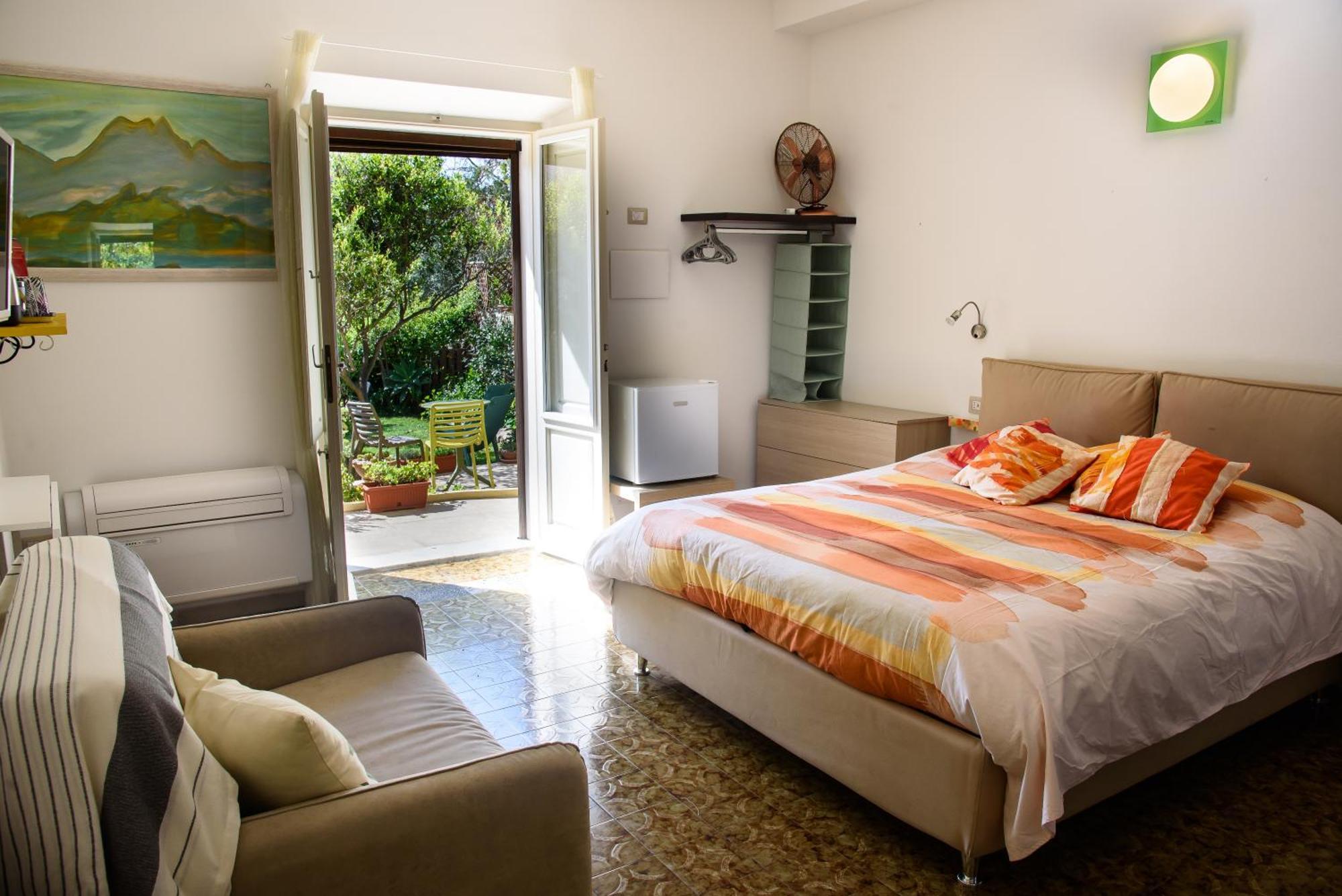 Il Giardino Di Tatiana Rooms & Breakfast La Maddalena  Buitenkant foto